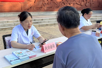 運城市中心醫院舉辦“全民健康生活方式宣傳月”義診宣教活動，助力市民營養健康